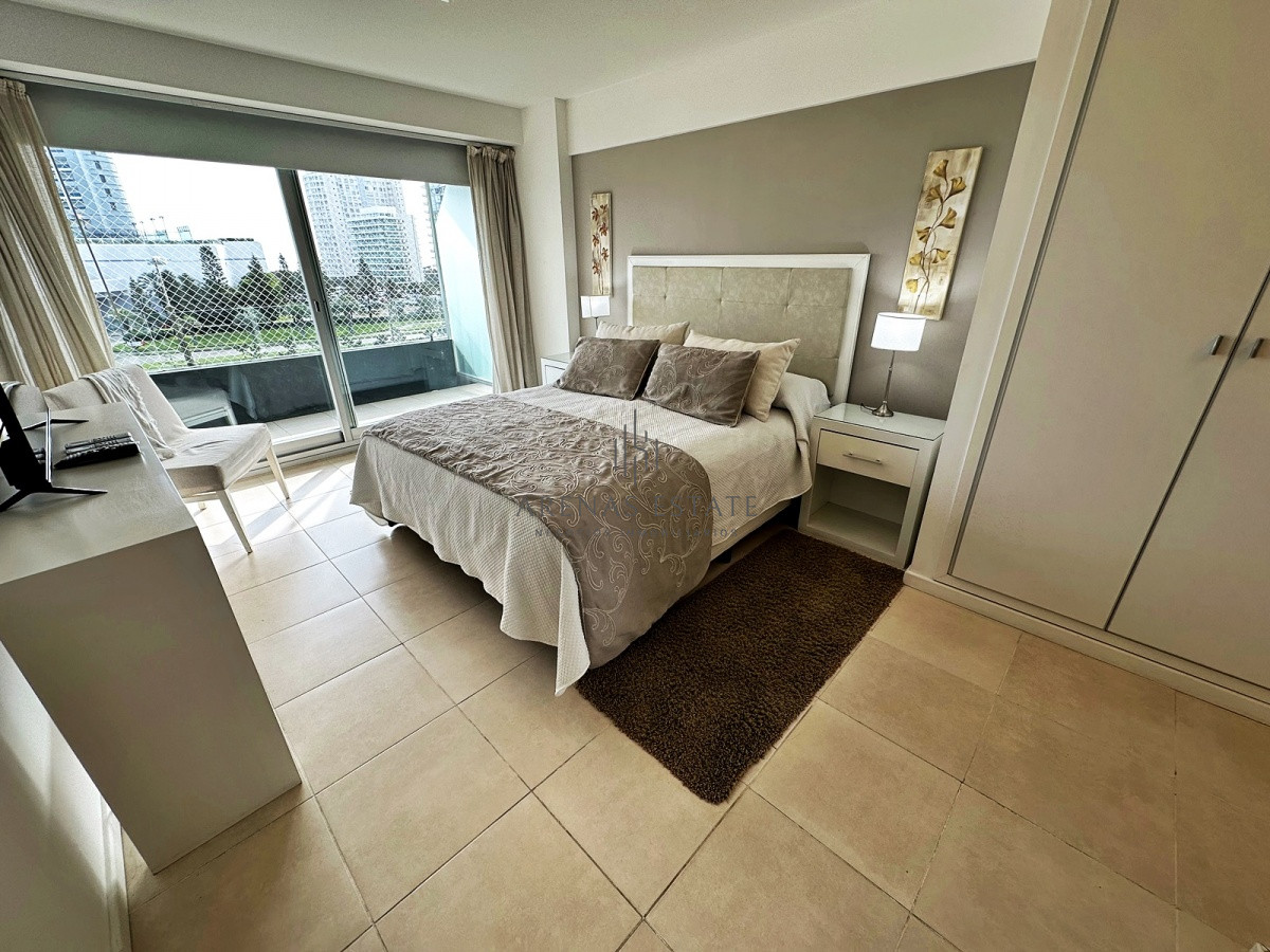Apartamento ID.2255 - Punta de Este, Apartamento de 3 dormitorios a metros del mar y al Hotel Conrad.