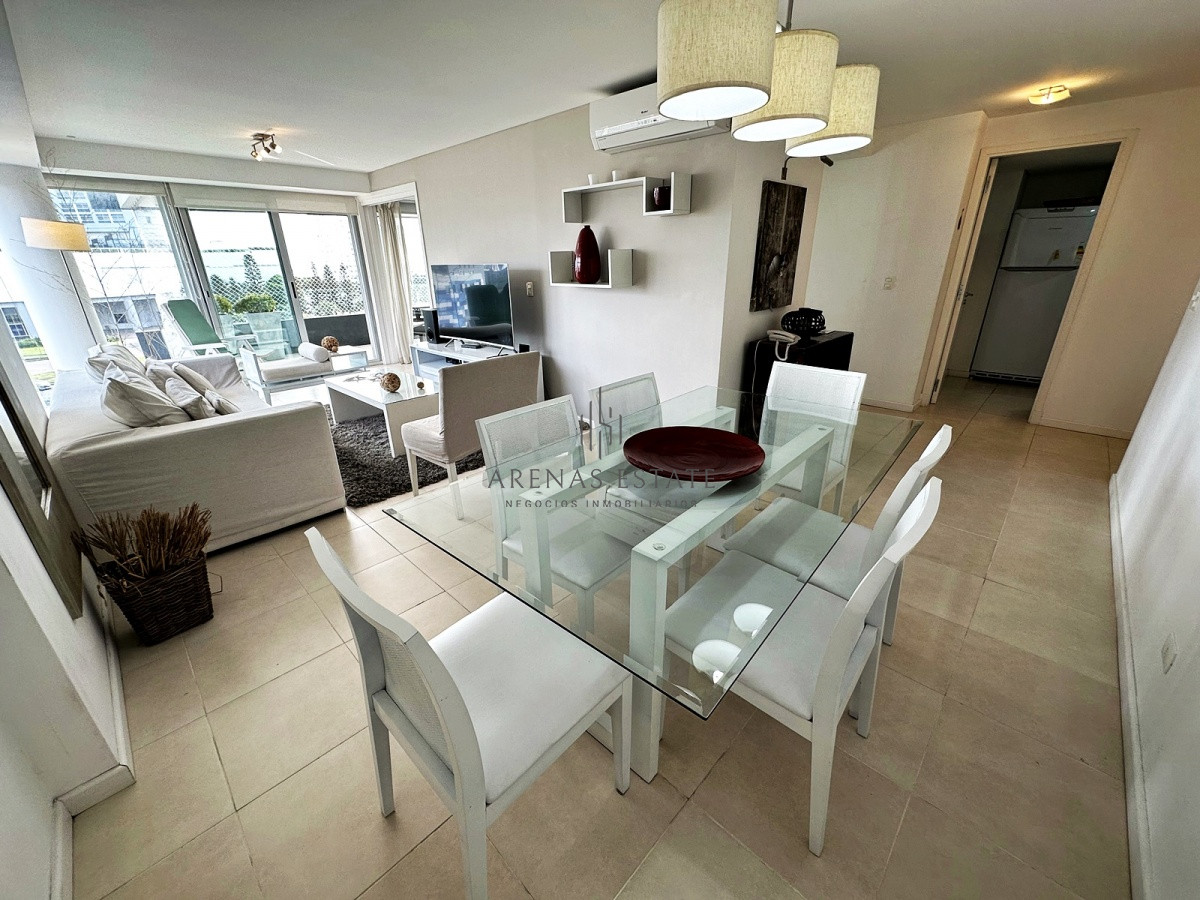 Apartamento ID.2255 - Punta de Este, Apartamento de 3 dormitorios a metros del mar y al Hotel Conrad.