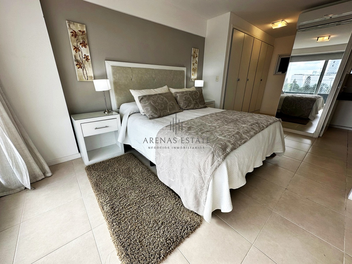 Apartamento ID.2255 - Punta de Este, Apartamento de 3 dormitorios a metros del mar y al Hotel Conrad.