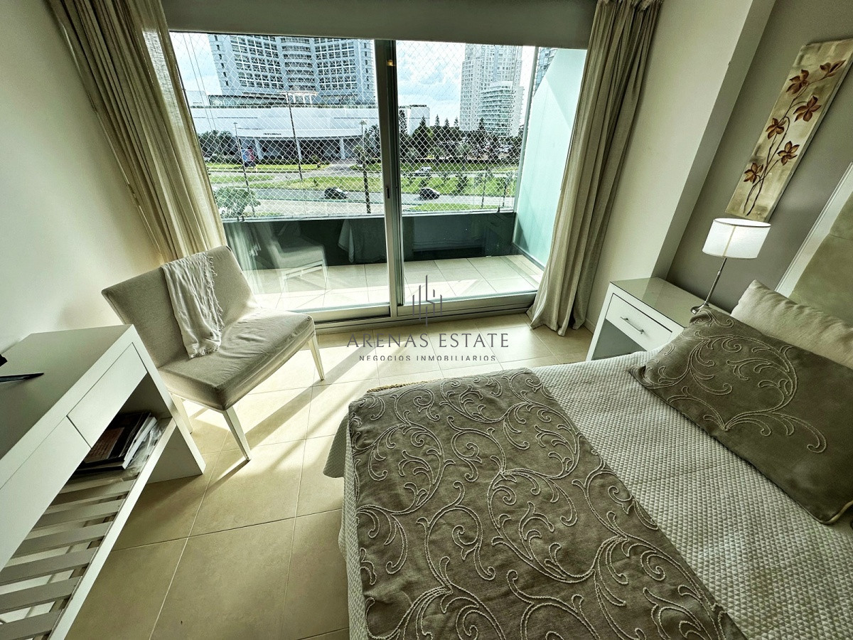Apartamento ID.2255 - Punta de Este, Apartamento de 3 dormitorios a metros del mar y al Hotel Conrad.