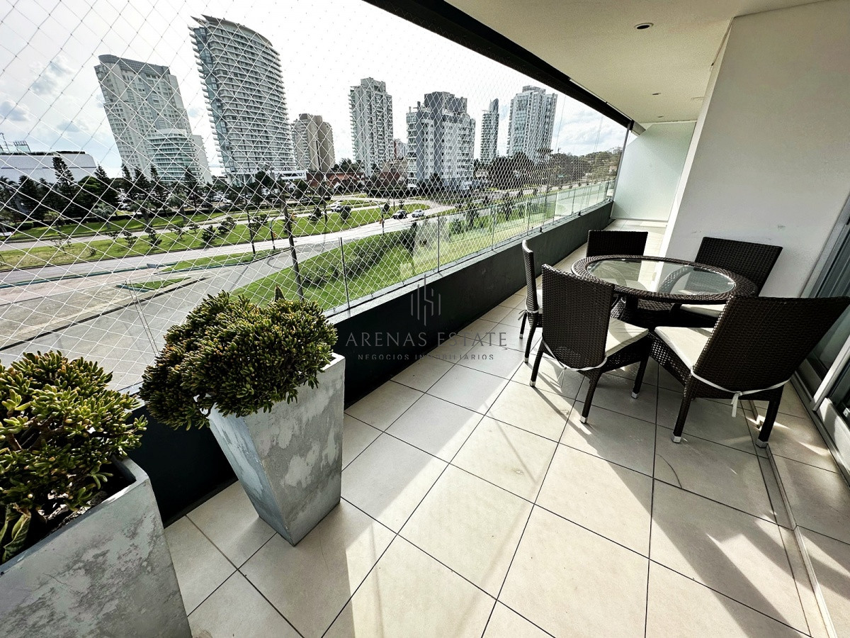 Apartamento ID.2255 - Punta de Este, Apartamento de 3 dormitorios a metros del mar y al Hotel Conrad.