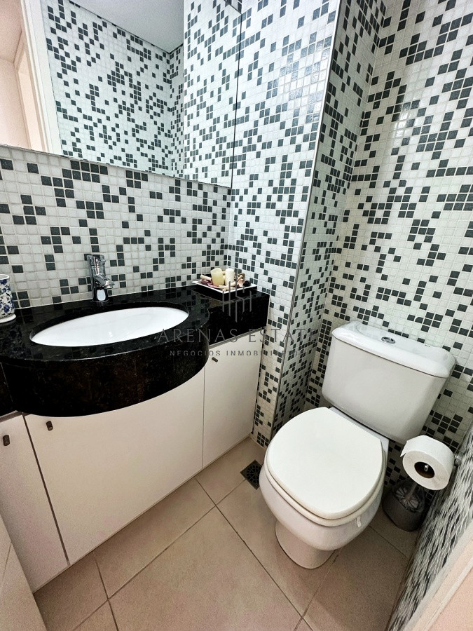Apartamento ID.2255 - Punta de Este, Apartamento de 3 dormitorios a metros del mar y al Hotel Conrad.