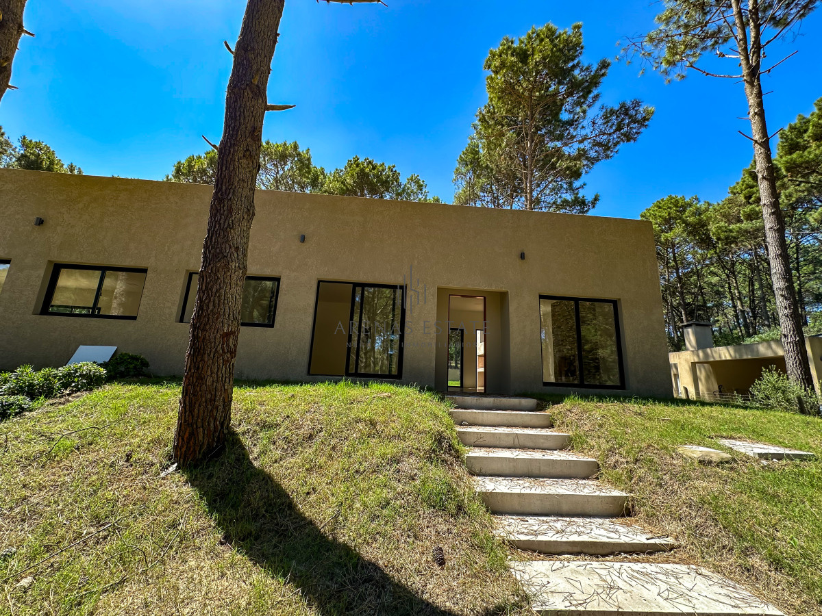 Casa ID.3822 - Casas a estrenar en Laguna del Sauce. Punta del Este