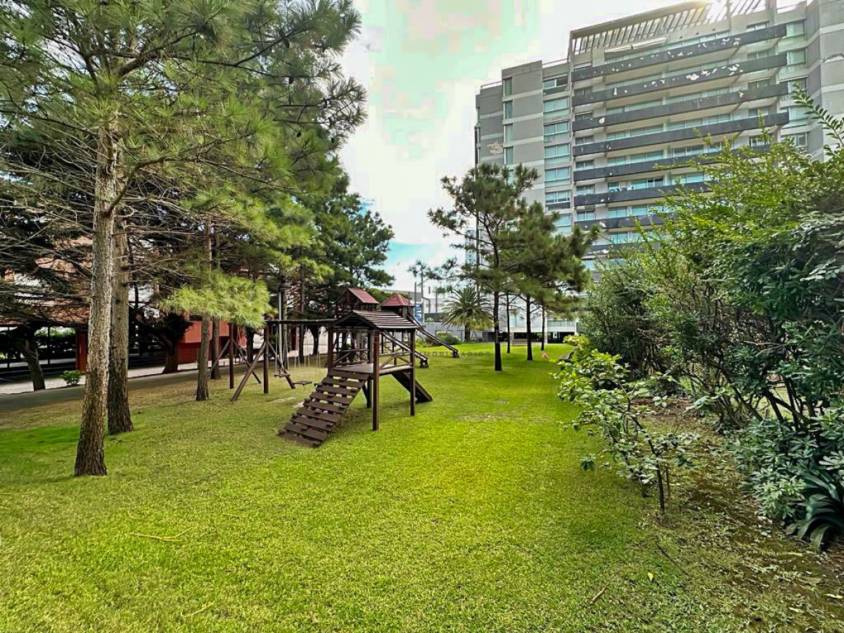 Apartamento ID.3031 - Departamento en zona mansa, 3 dormitorios U$S 269.000