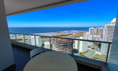 Piso alto con hermosa vista a Playa Brava!