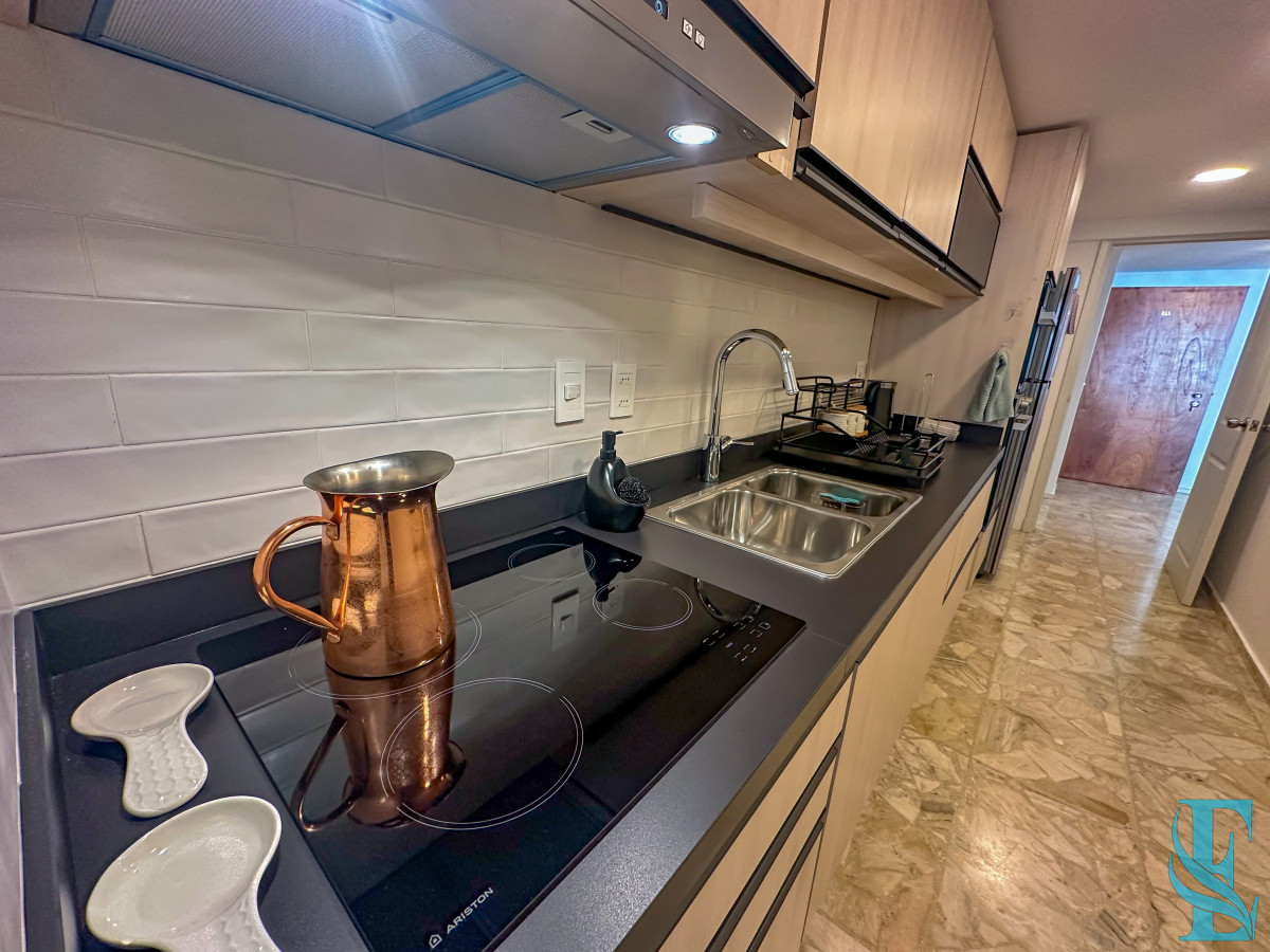 Apartamento ID.701 - Hermoso apartamento en Playa Mansa con vista al mar en torre con servicios.