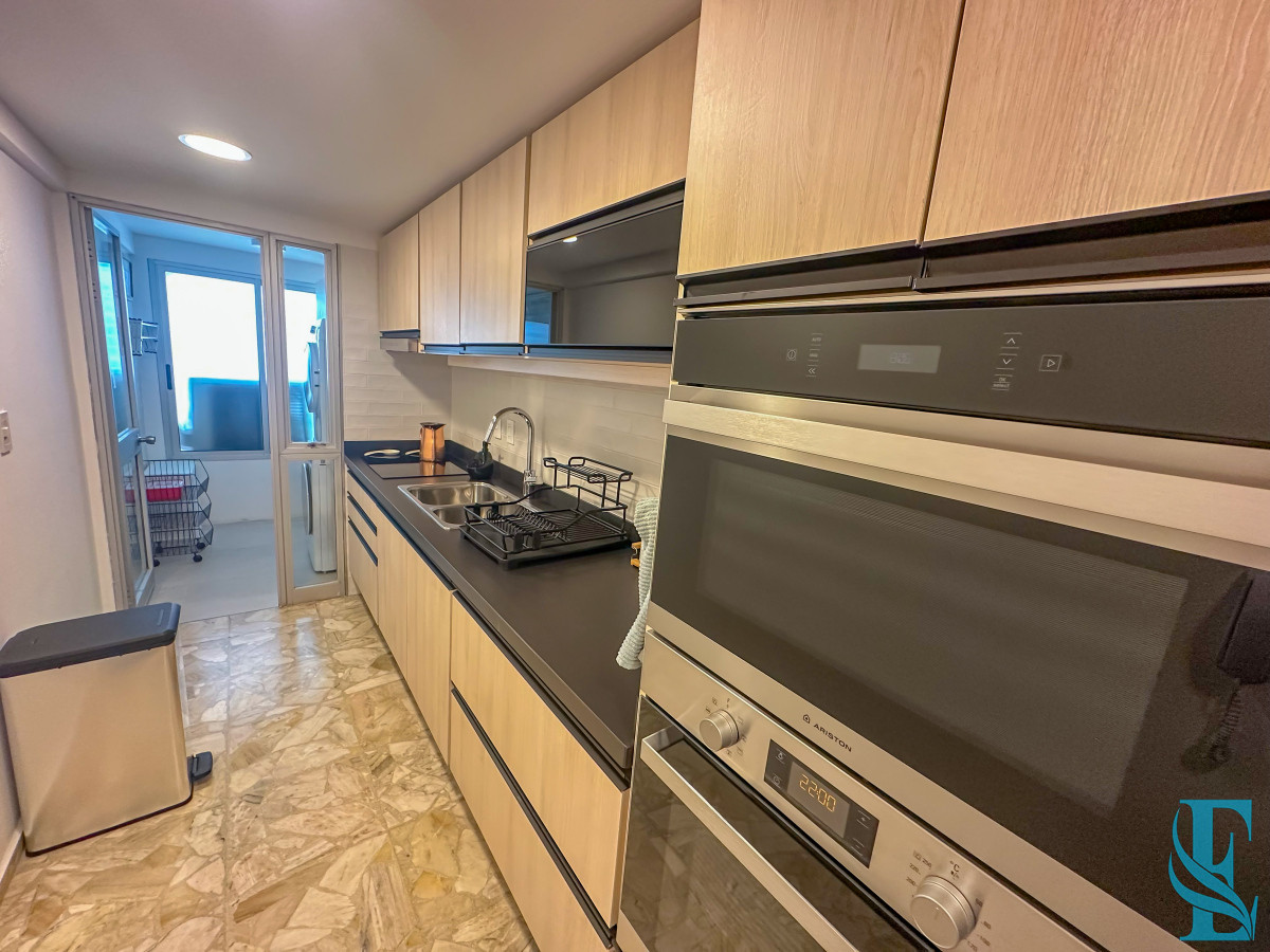 Apartamento ID.701 - Hermoso apartamento en Playa Mansa con vista al mar en torre con servicios.