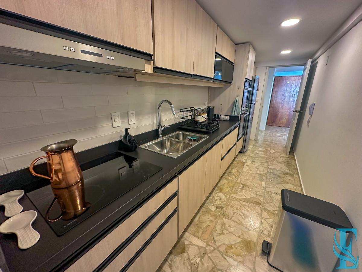 Apartamento ID.701 - Hermoso apartamento en Playa Mansa con vista al mar en torre con servicios.