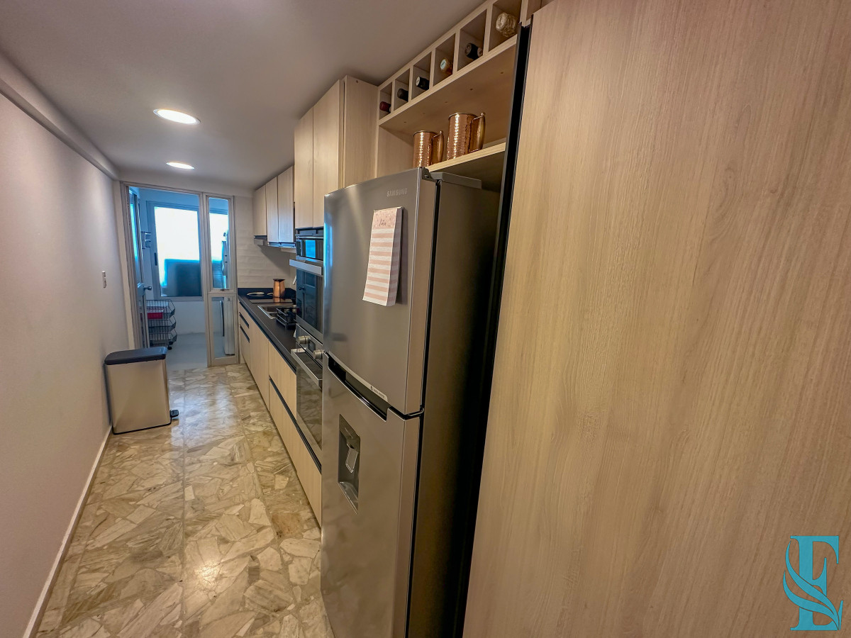 Apartamento ID.701 - Hermoso apartamento en Playa Mansa con vista al mar en torre con servicios.