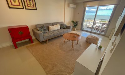 Venta apartamento  2 dormitorios y medio en Arenas del Mar II, a pasos del Playa Brava!