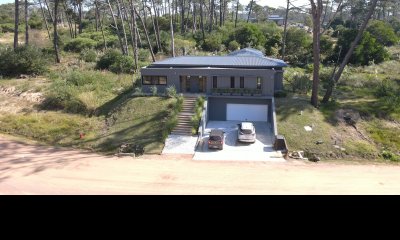 Venta de  casa 5 dormitorios  en Reserva de Montoya.