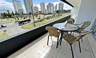 Exclusivo apartamento en edificio con servicios, a pasos del mar y del Hotel Enjoy Conrad