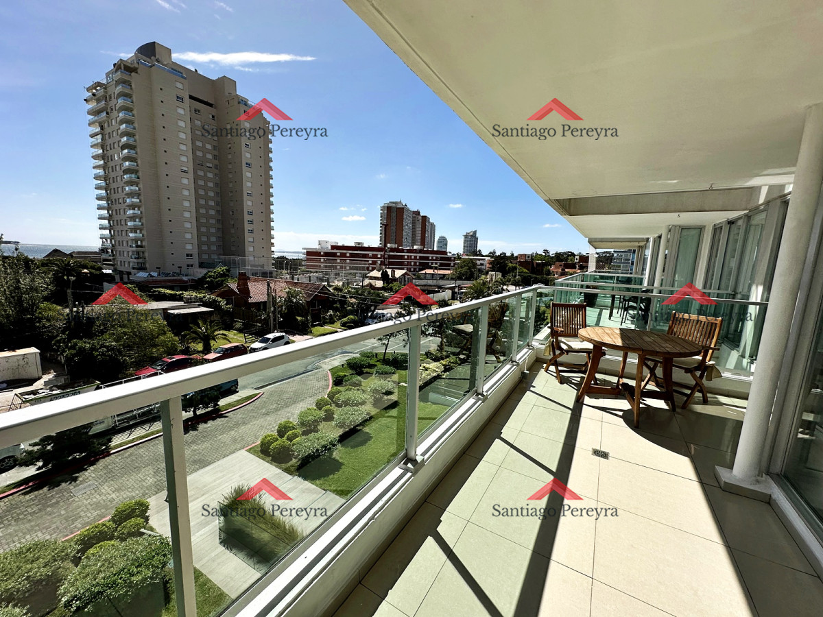 Apartamento ID.16858 - Gala Tower. Pda 4, exclusivo departamento a solo pasos del Mar en Playa Mansa.