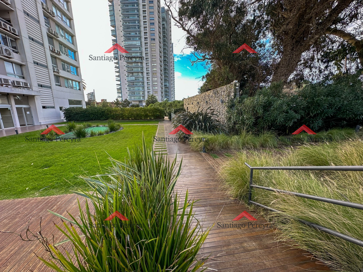 Apartamento ID.16858 - Gala Tower. Pda 4, exclusivo departamento a solo pasos del Mar en Playa Mansa.