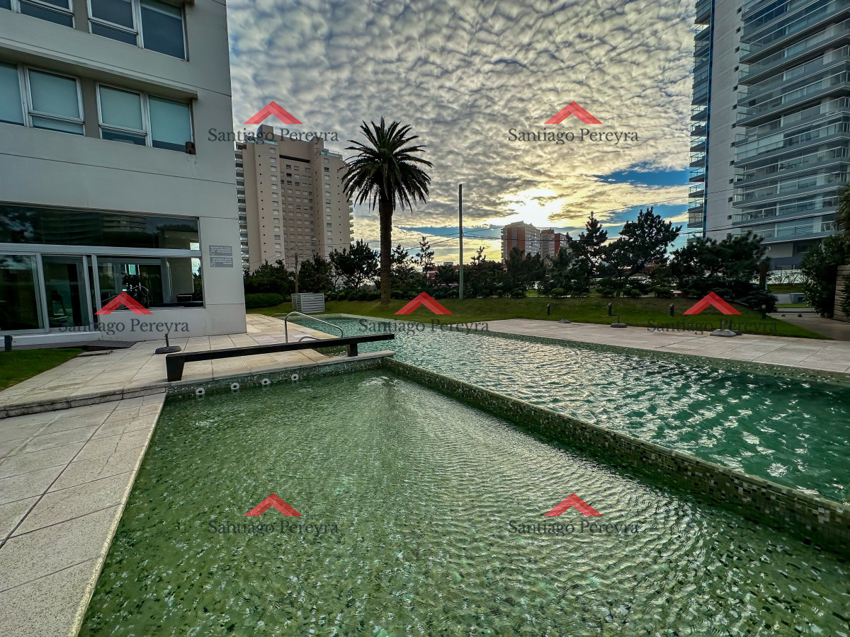 Apartamento ID.16858 - Gala Tower. Pda 4, exclusivo departamento a solo pasos del Mar en Playa Mansa.