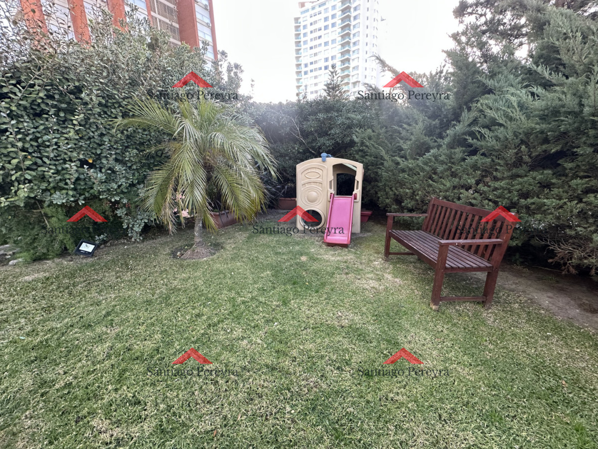Apartamento ID.17351 - Exclusivo departamento piso alto en venta a solo pasos del mar en Playa Mansa