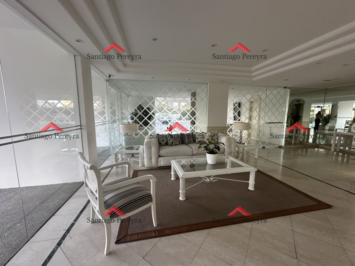 Apartamento ID.17351 - Exclusivo departamento piso alto en venta a solo pasos del mar en Playa Mansa