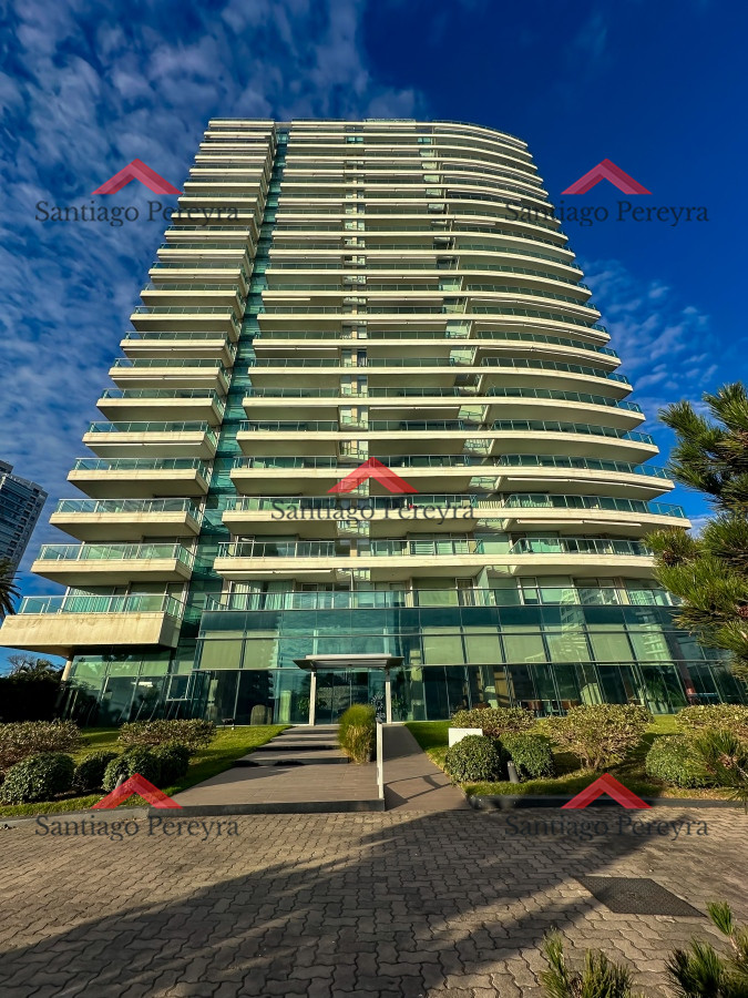 Apartamento ID.16858 - Gala Tower. Pda 4, exclusivo departamento a solo pasos del Mar en Playa Mansa.