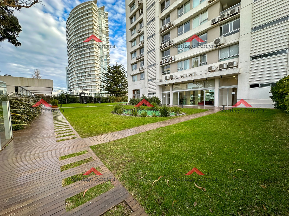 Apartamento ID.16858 - Gala Tower. Pda 4, exclusivo departamento a solo pasos del Mar en Playa Mansa.