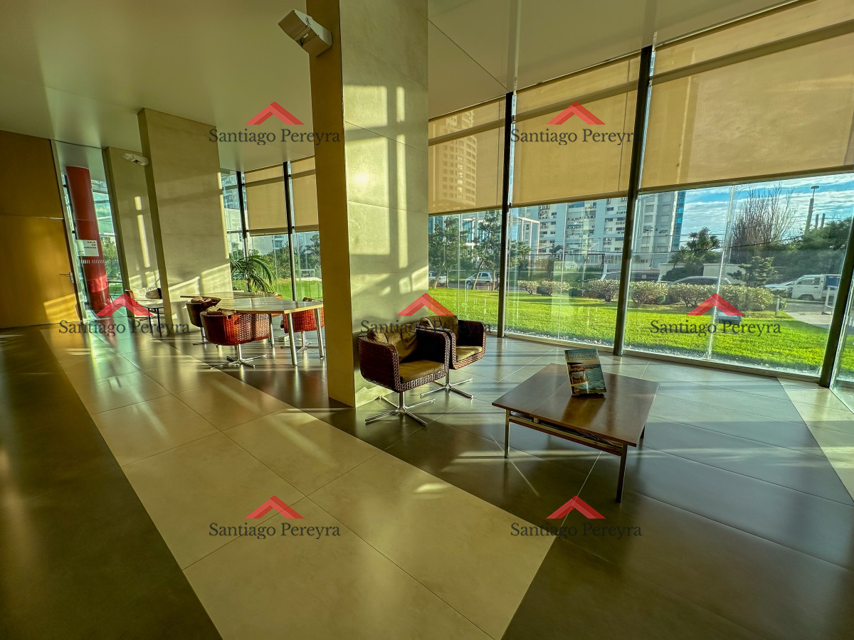 Apartamento ID.16858 - Gala Tower. Pda 4, exclusivo departamento a solo pasos del Mar en Playa Mansa.