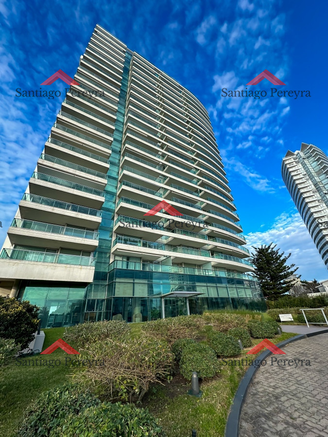 Apartamento ID.16858 - Gala Tower. Pda 4, exclusivo departamento a solo pasos del Mar en Playa Mansa.