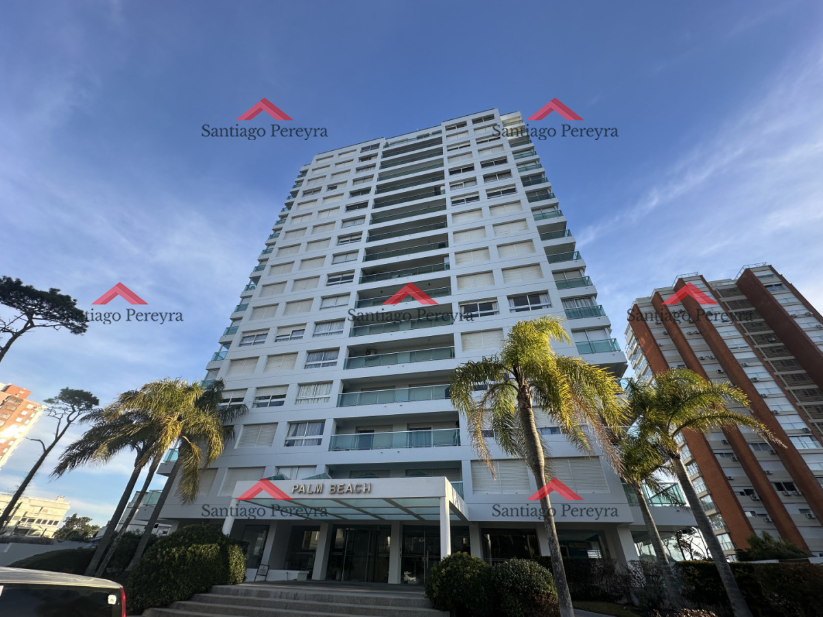 Apartamento ID.17351 - Exclusivo departamento piso alto en venta a solo pasos del mar en Playa Mansa