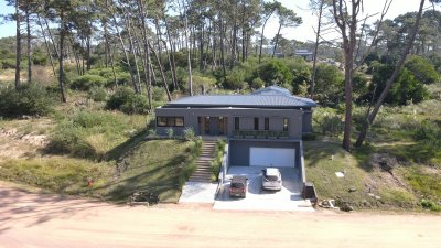 Hermosa casa a estrenar en Reserva de Montoya. 