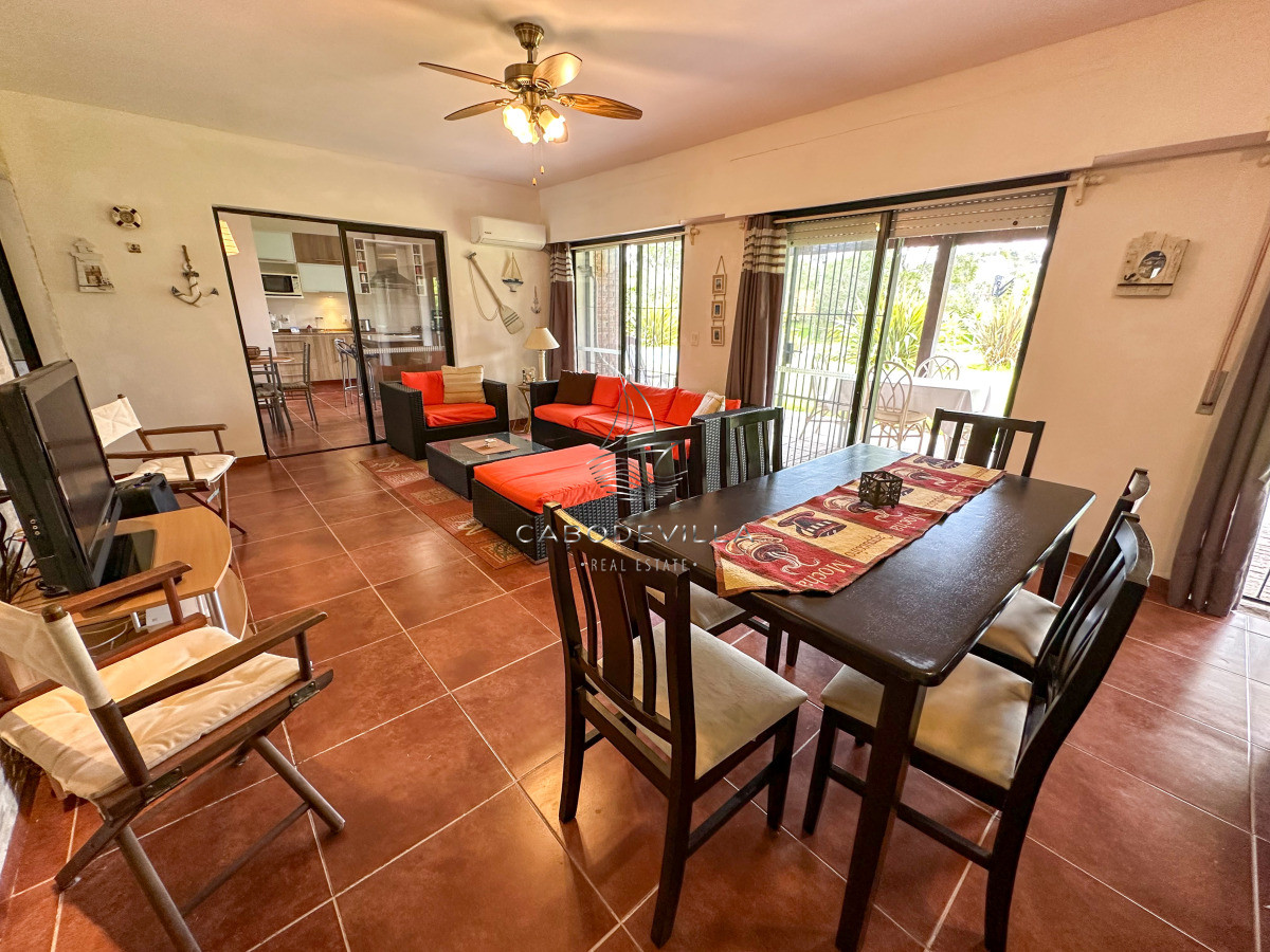 Casa ID.1179 -  Casa en venta en barrio Residencial de Punta del Este a pasos de todo!