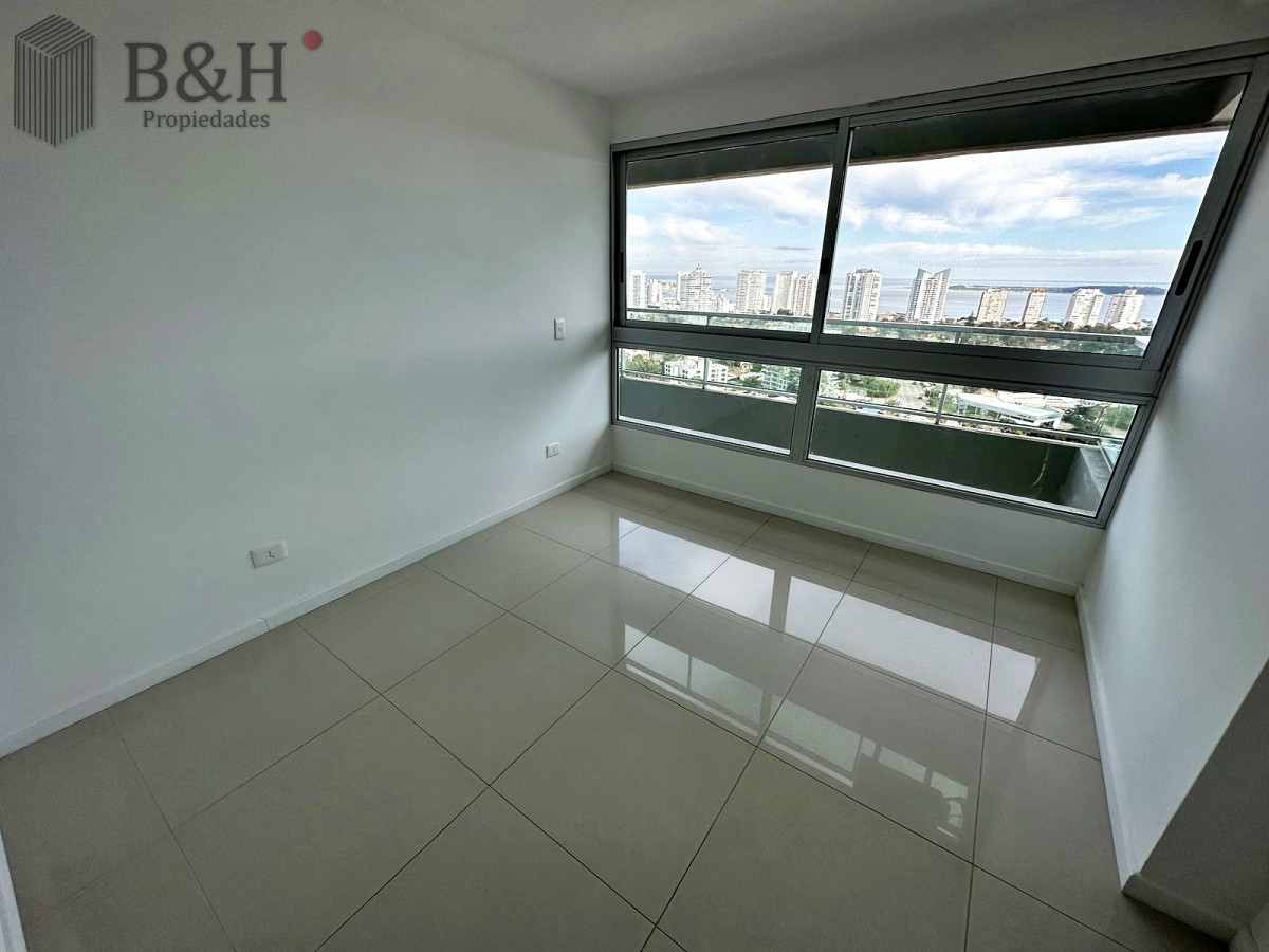 Apartamento ID.7413 - Piso alto, edificio moderno y con servicios, alquiler anual disponible! 