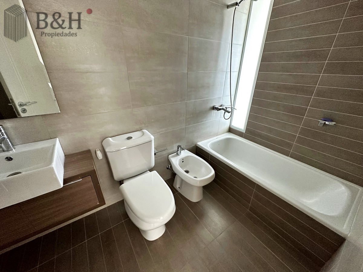 Apartamento ID.7413 - Piso alto, edificio moderno y con servicios, alquiler anual disponible! 