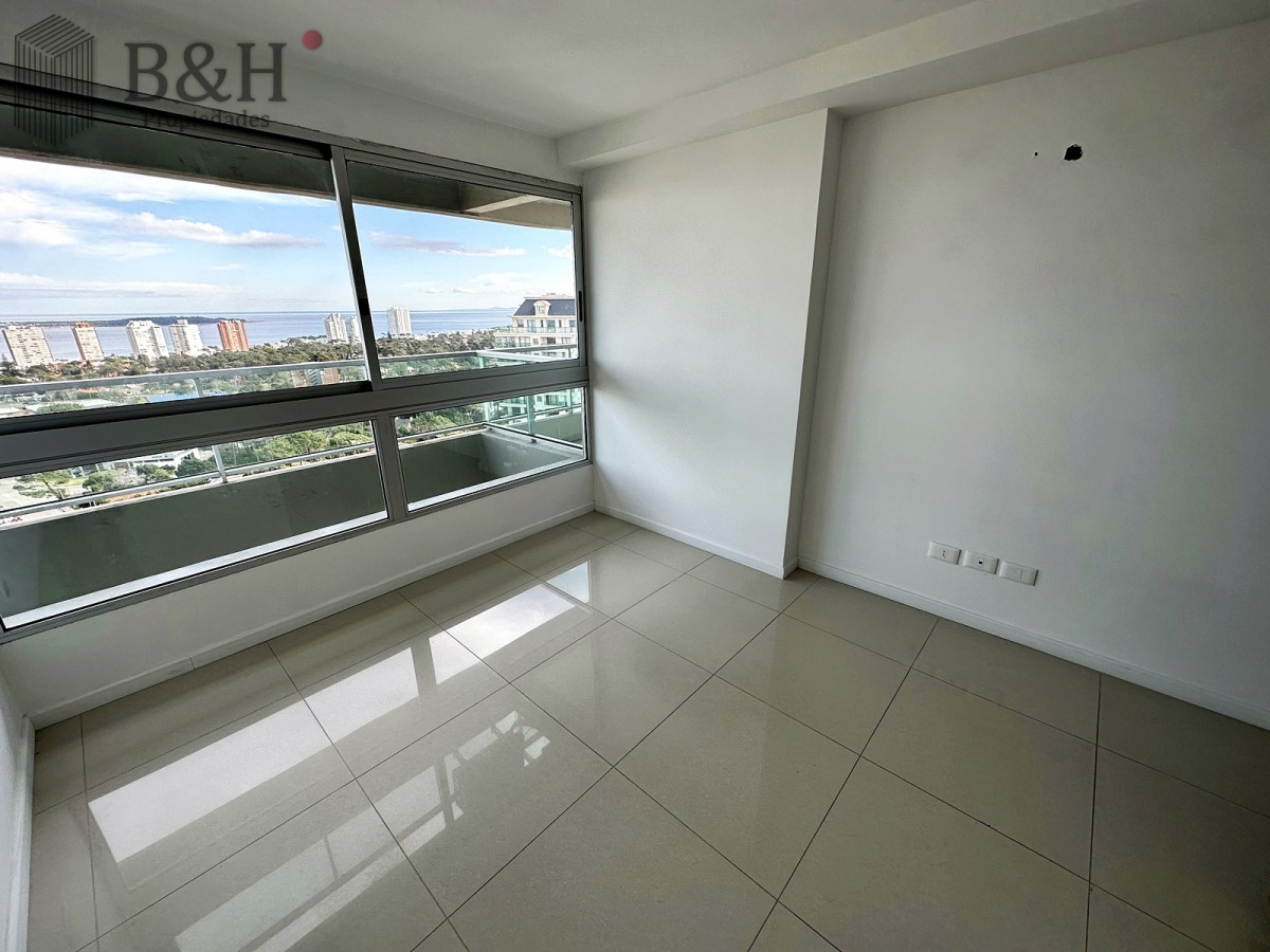 Apartamento ID.7413 - Piso alto, edificio moderno y con servicios, alquiler anual disponible! 