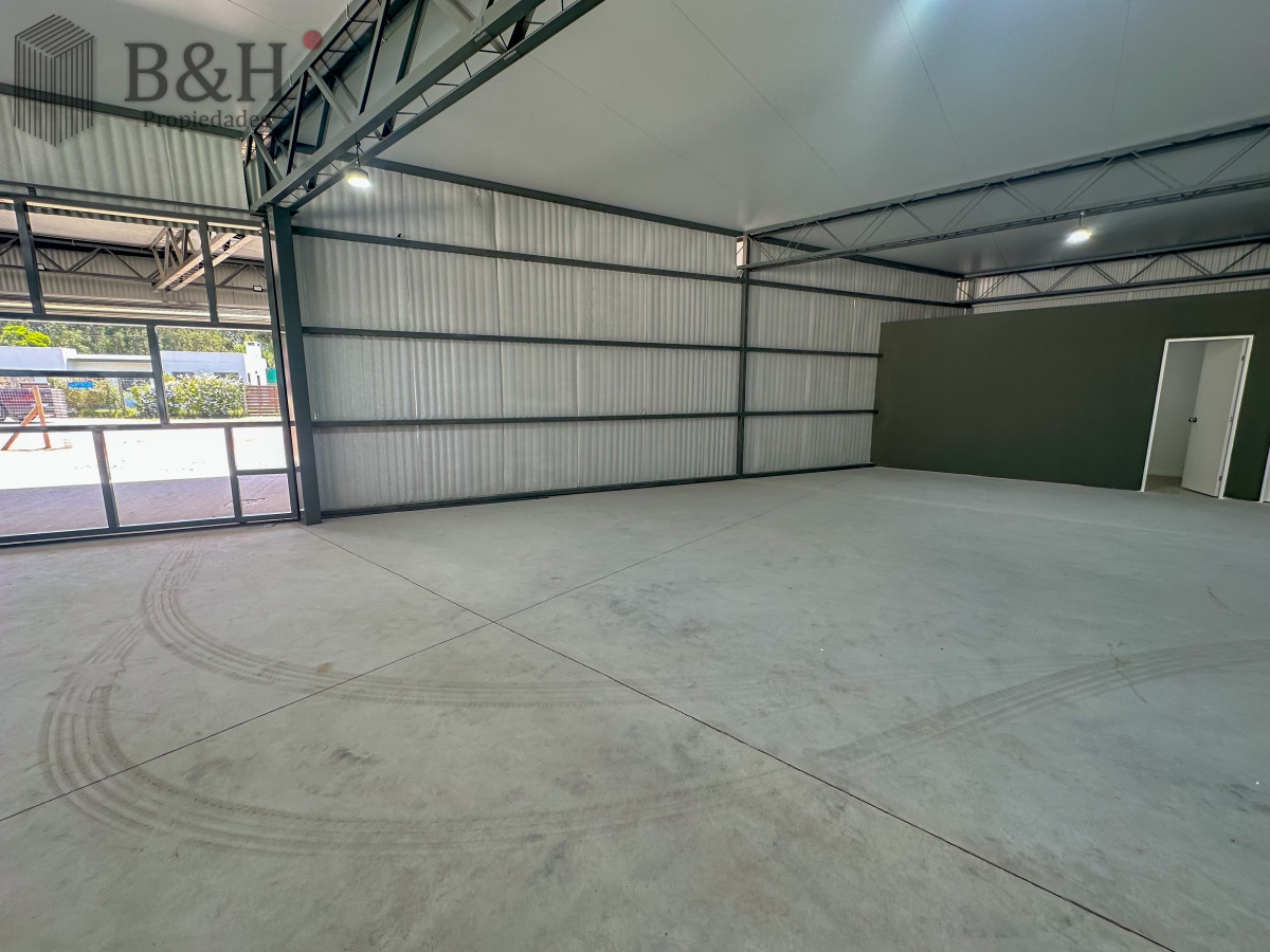 Local Comercial ID.7247 - Dos amplios locales juntos o separados! Excelente sobre avenida con gran crecimiento en Maldonado!