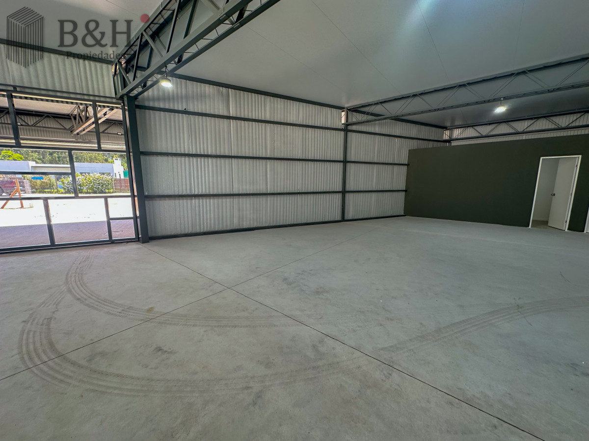 Local Comercial ID.7247 - Dos amplios locales juntos o separados! Excelente sobre avenida con gran crecimiento en Maldonado!