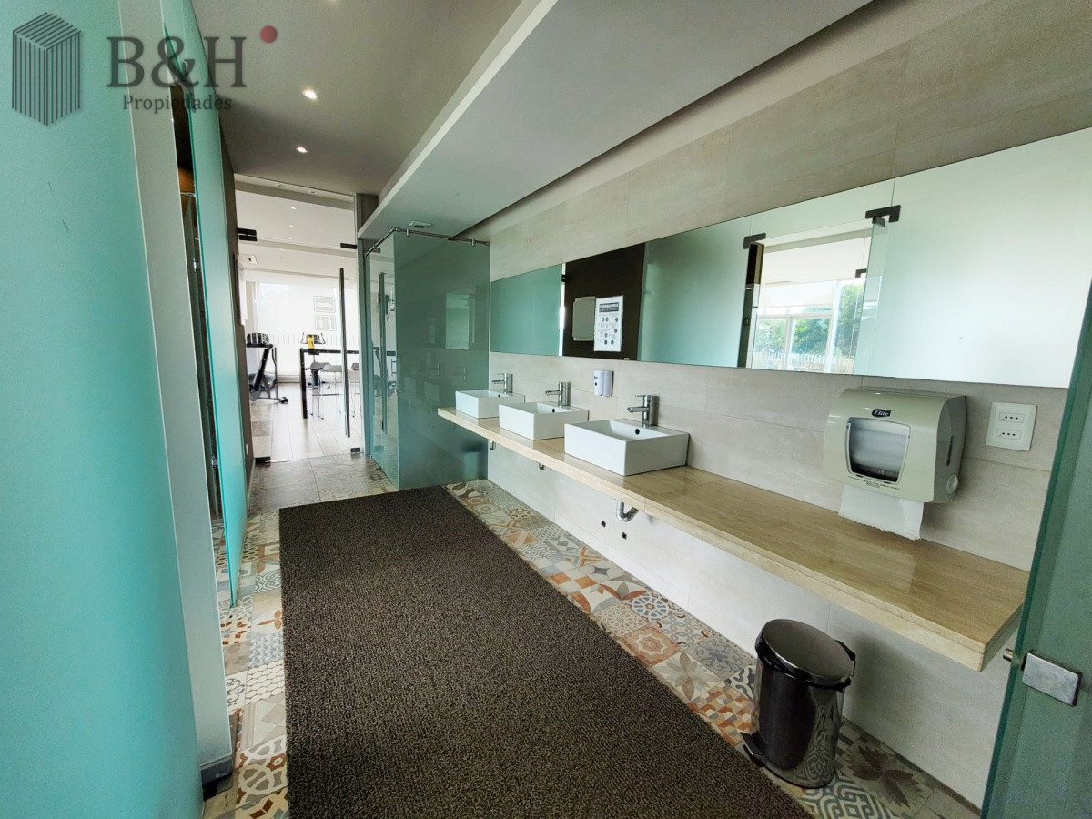Apartamento ID.7413 - Piso alto, edificio moderno y con servicios, alquiler anual disponible! 