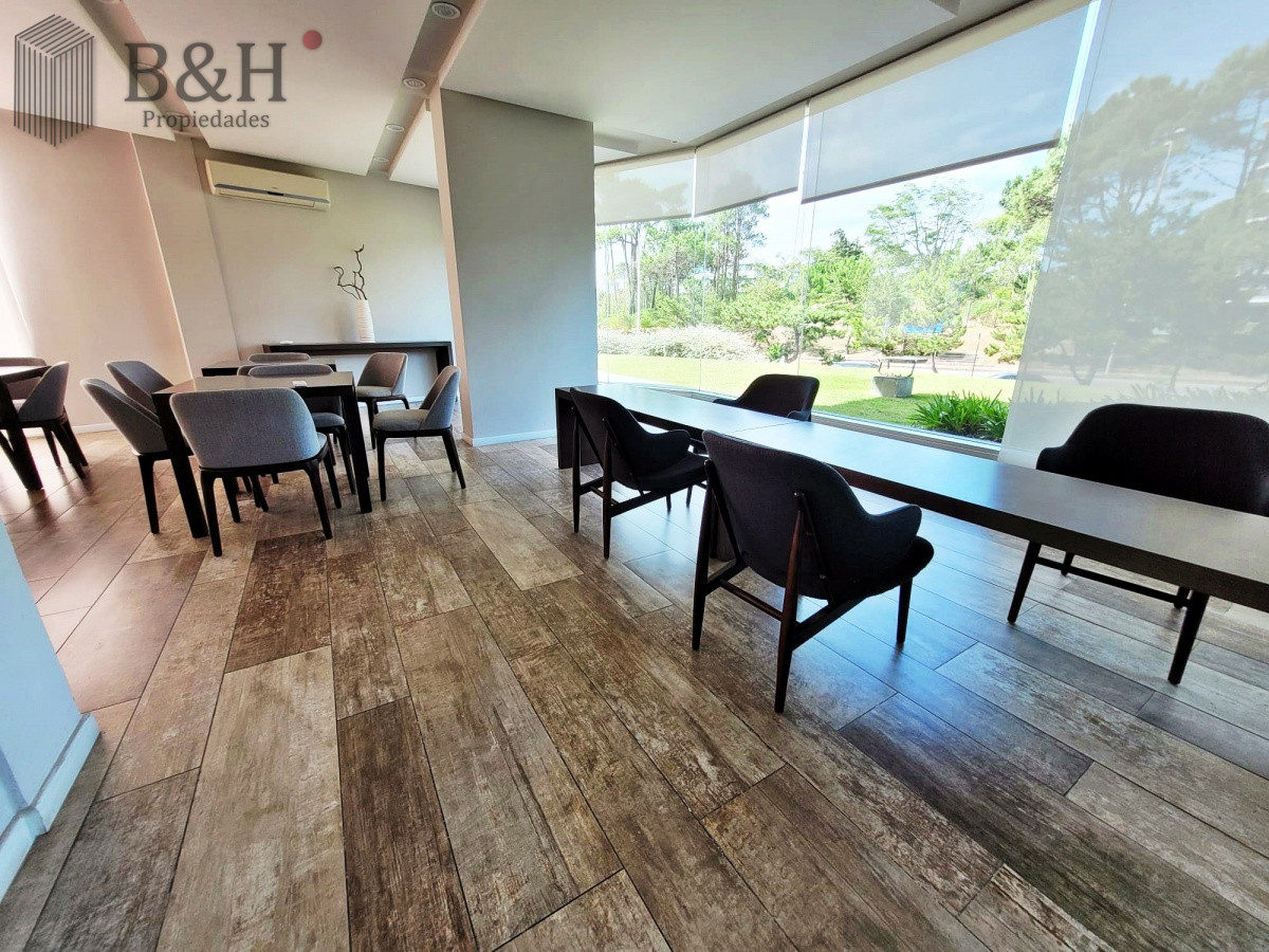 Apartamento ID.7413 - Piso alto, edificio moderno y con servicios, alquiler anual disponible! 