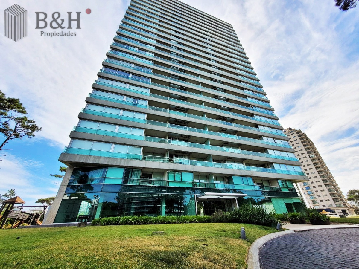 Apartamento ID.7413 - Piso alto, edificio moderno y con servicios, alquiler anual disponible! 