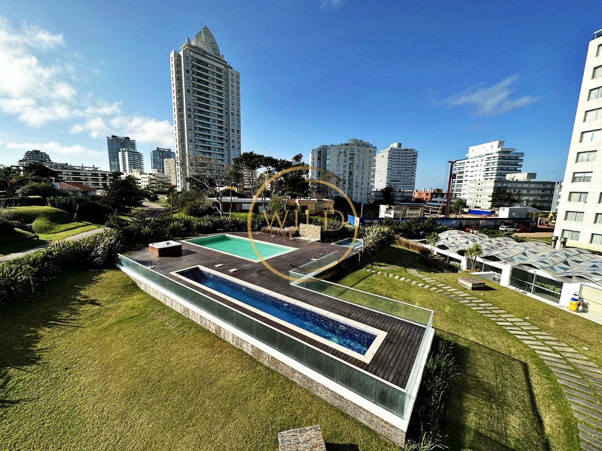 Apartamento ID.2330 - Icon Brava en oportunidad! Punta del Este a pasos del Mar