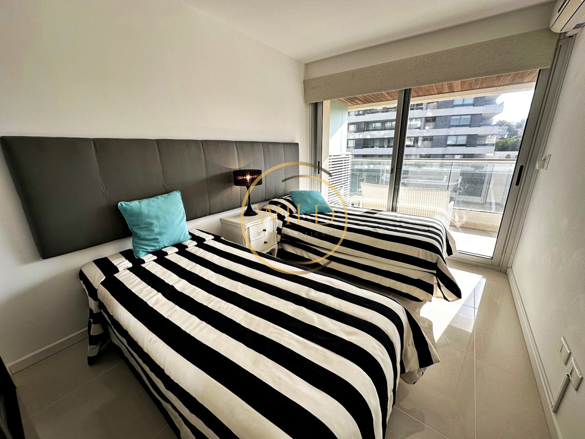 Apartamento ID.2330 - Icon Brava en oportunidad! Punta del Este a pasos del Mar