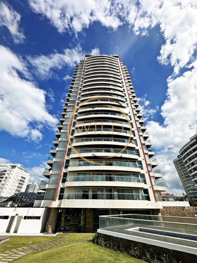 Apartamento ID.2330 - Icon Brava en oportunidad! Punta del Este a pasos del Mar