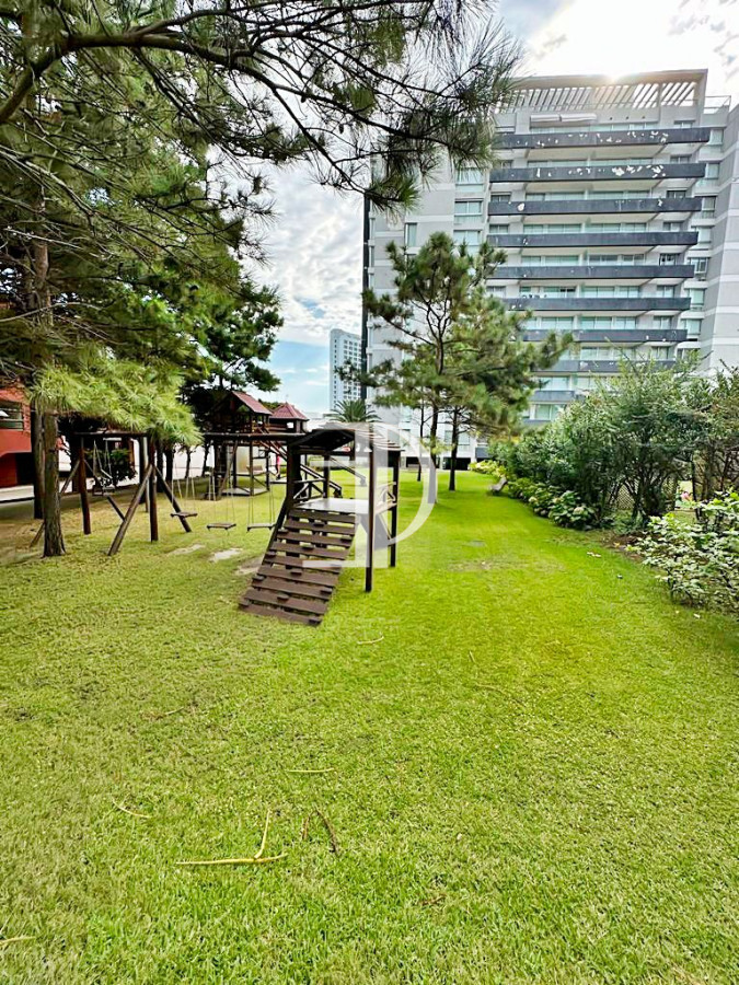 Apartamento ID.1582 - Hermoso apartamento esquinero en Playa Mansa!