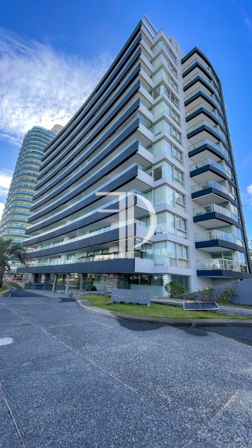 Apartamento ID.1582 - Hermoso apartamento esquinero en Playa Mansa!
