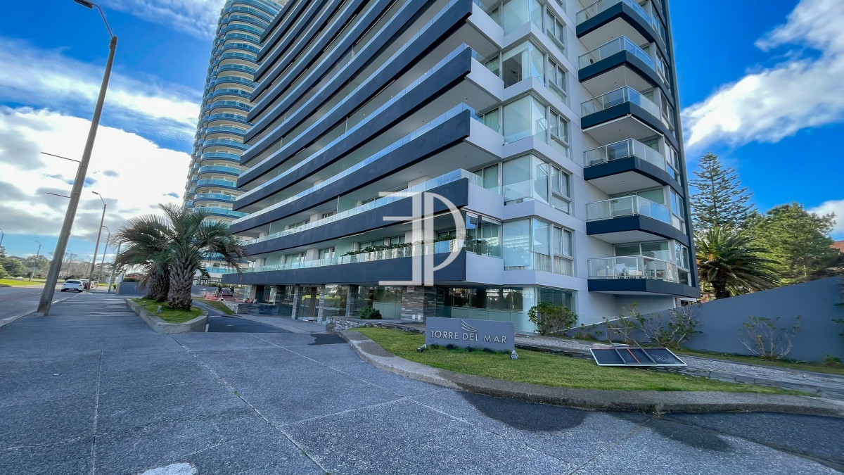 Apartamento ID.1582 - Hermoso apartamento esquinero en Playa Mansa!