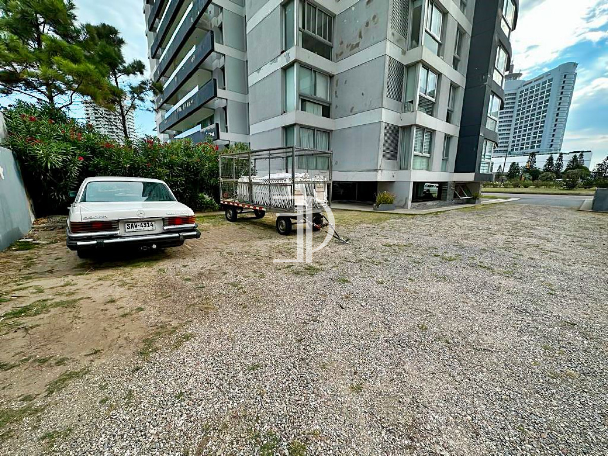 Apartamento ID.1582 - Hermoso apartamento esquinero en Playa Mansa!