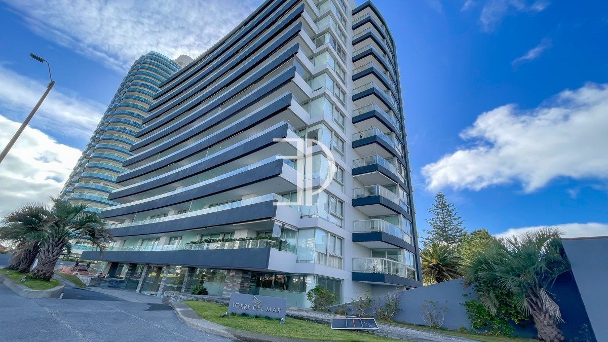Apartamento ID.1582 - Hermoso apartamento esquinero en Playa Mansa!