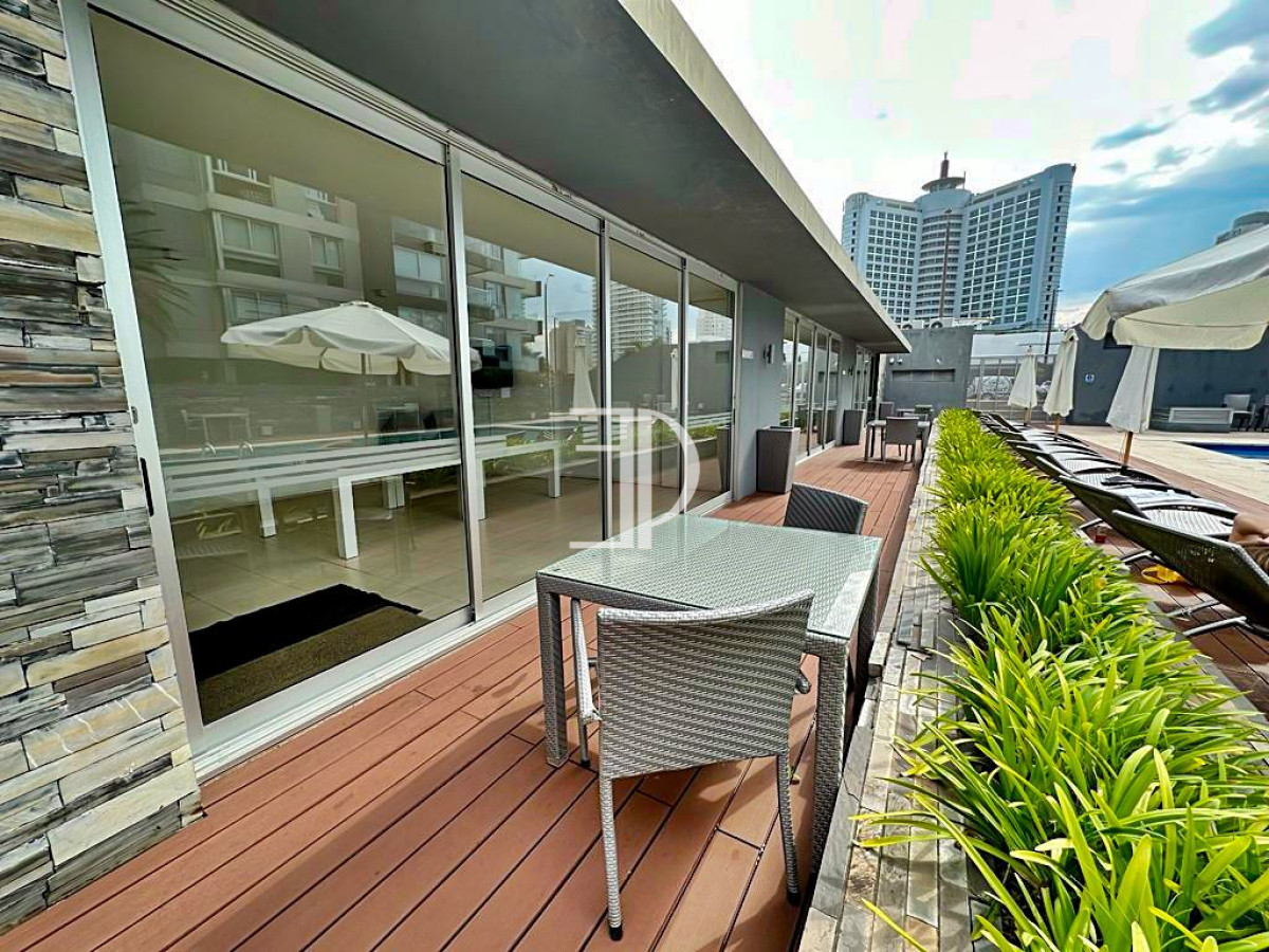 Apartamento ID.1582 - Hermoso apartamento esquinero en Playa Mansa!