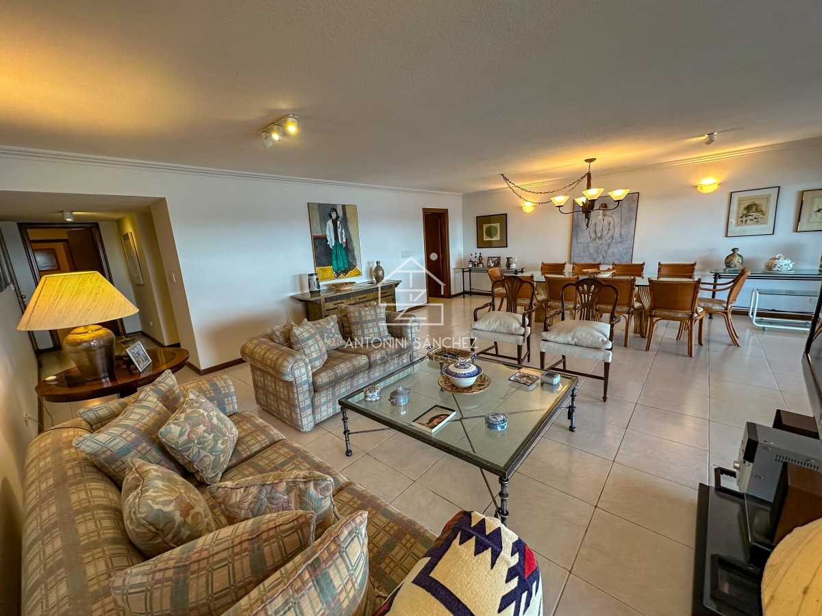 Apartamento ID.802 - Primera linea de peninsula, amplio departamento en venta