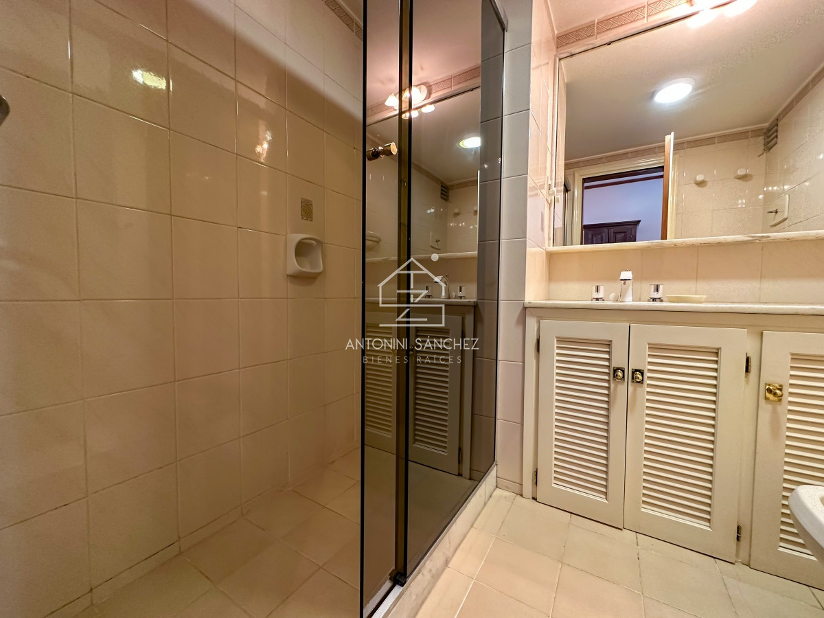 Apartamento ID.802 - Primera linea de peninsula, amplio departamento en venta