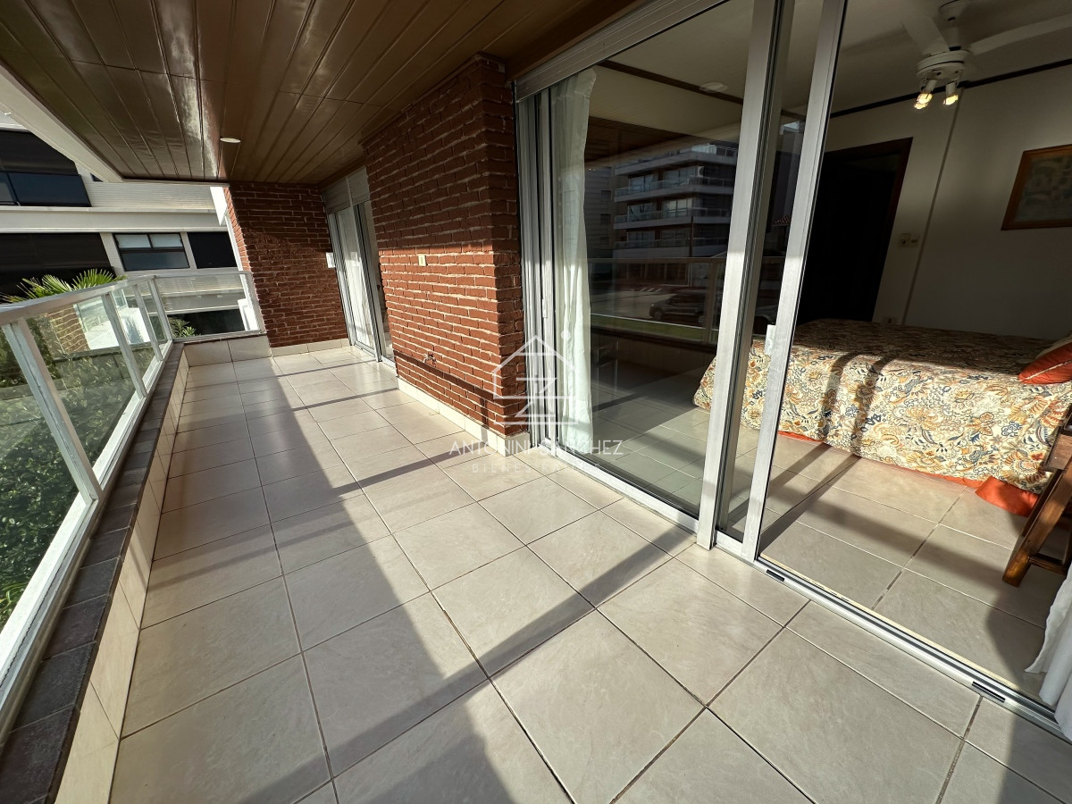 Apartamento ID.802 - Primera linea de peninsula, amplio departamento en venta