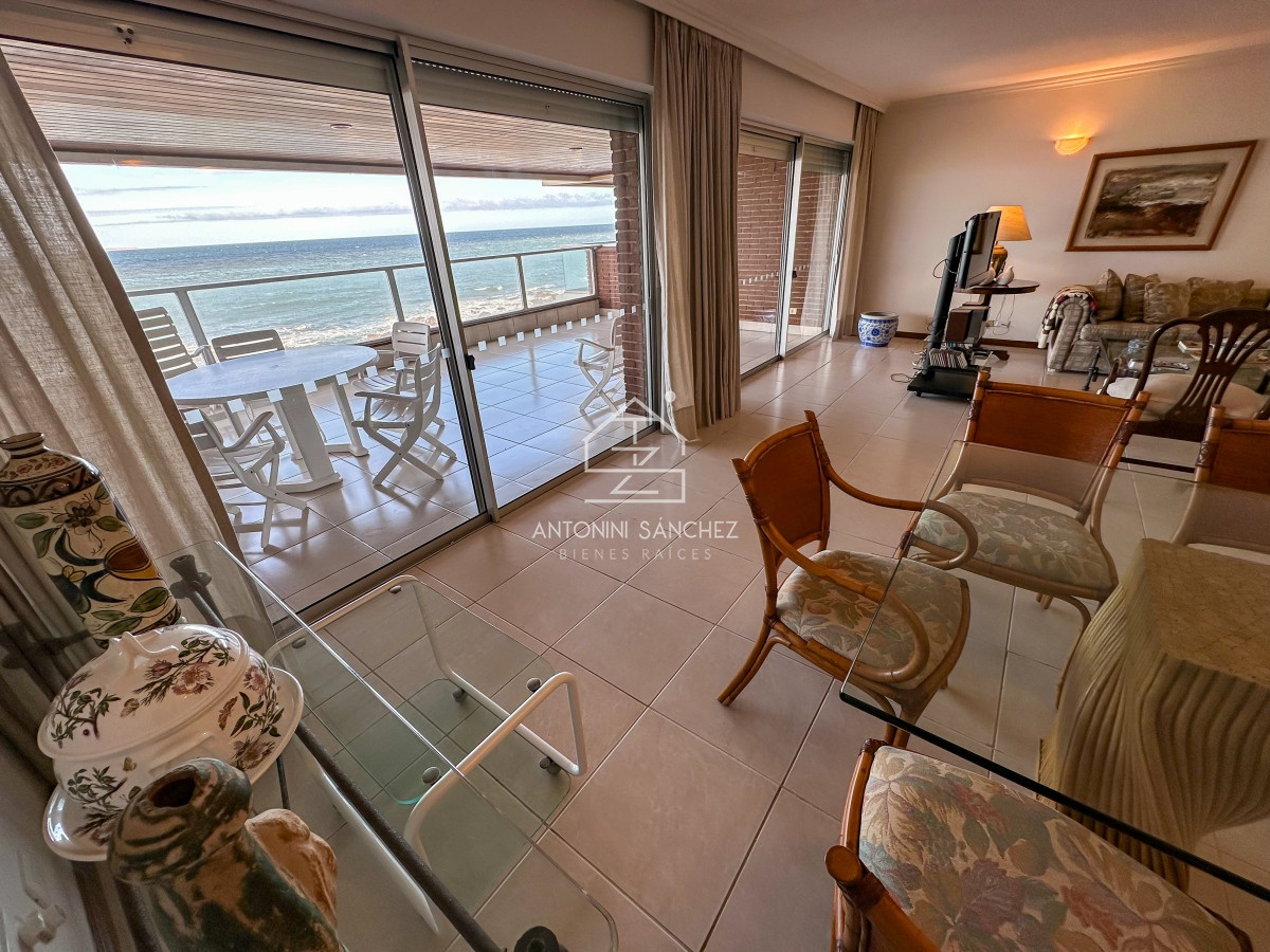 Apartamento ID.802 - Primera linea de peninsula, amplio departamento en venta