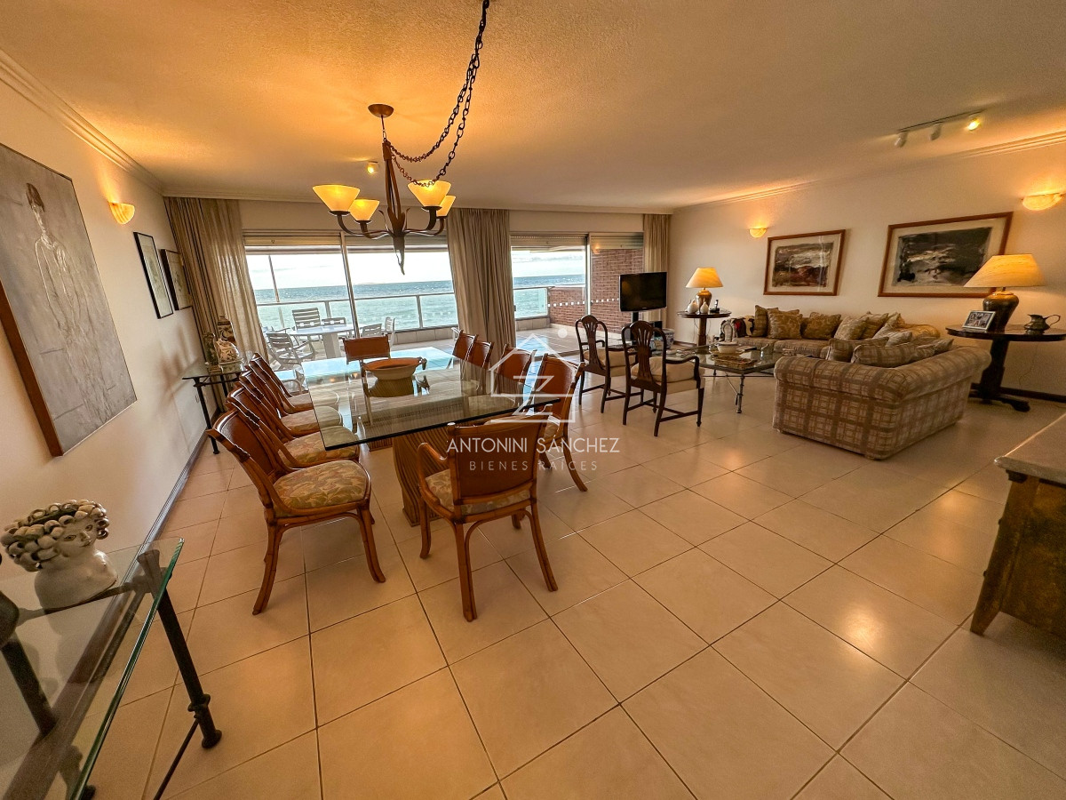 Apartamento ID.802 - Primera linea de peninsula, amplio departamento en venta